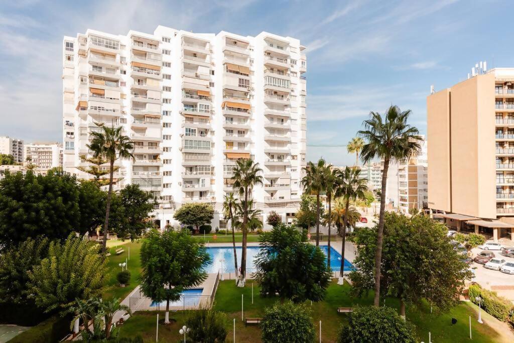 Amplio Con Vistas Al Mar Y Piscina En Benalmadena Apartment Exterior photo